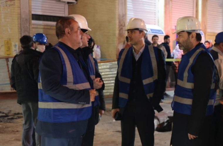 عملیات رفع حادثه ریزش کلکتور فاضلاب خیابان مطهری ملک شهر عملیات رفع حادثه ریزش کلکتور فاضلاب خیابان مطهری ملک شهر