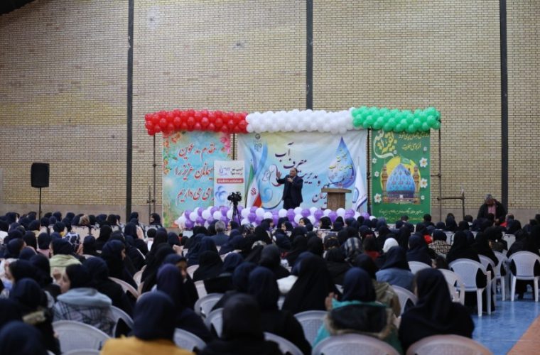 مادران و دختران در آستانه سال نو و هنگام انجام سنت خانه تکانی آب را بهینه مصرف کنند مادران و دختران در آستانه سال نو و هنگام انجام سنت خانه تکانی آب را بهینه مصرف کنند