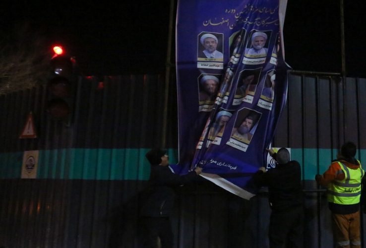 بسیج ۲۴۰۰ پاکبان برای پاکسازی شهر اصفهان از تبلیغات انتخاباتی بسیج ۲۴۰۰ پاکبان برای پاکسازی شهر اصفهان از تبلیغات انتخاباتی