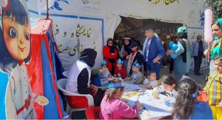 دلواژه های آبی» جوانان هلال احمر برای میهمانان نوروزی نصف جهان دلواژه های آبی» جوانان هلال احمر برای میهمانان نوروزی نصف جهان