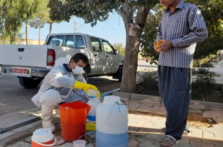 اجرای مرحله دهم واکسن نیوکاسل مقاوم به حرارت آشامیدنی طیور بومی در شهرستان اردستان اجرای مرحله دهم واکسن نیوکاسل مقاوم به حرارت آشامیدنی طیور بومی در شهرستان اردستان