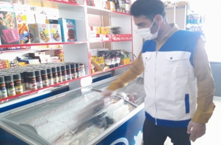 معدوم سازی ۸۸۳ کیلوگرم فرآورده های خام دامی غیر بهداشتی توسط شبکه دامپزشکی شهرستان اردستان معدوم سازی ۸۸۳ کیلوگرم فرآورده های خام دامی غیر بهداشتی توسط شبکه دامپزشکی شهرستان اردستان