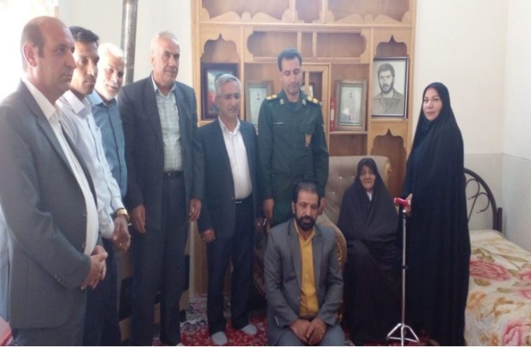 دیدار با خانواده های شهید و جانباز مخابراتی در فریدن دیدار با خانواده های شهید و جانباز مخابراتی در فریدن