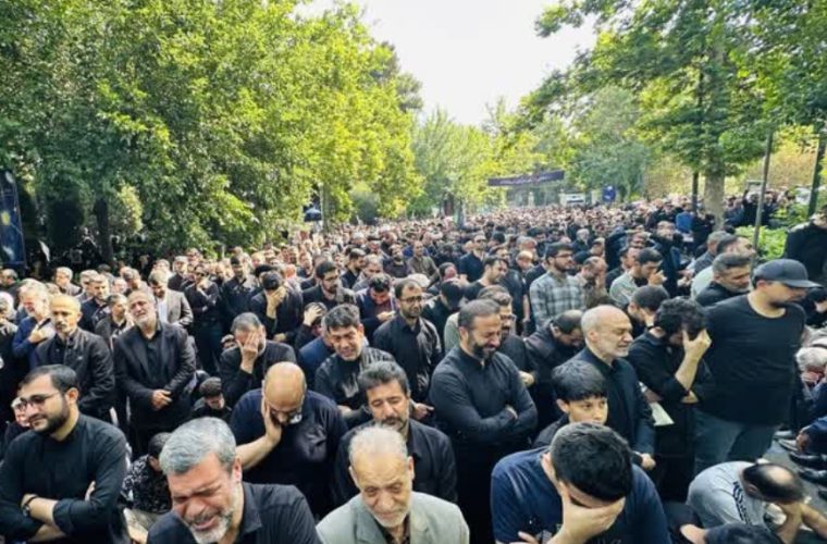 حضور بسیجیان پایگاه بسیج شهید مصطفی خمینی (ره) هلدینگ پتروپالایش اصفهان در مراسم تشییع سیدالشهدای خدمت