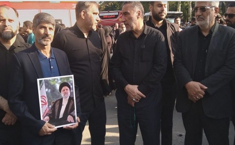 مراسم تشییع رئیس جمهور شهید و شهدای خدمت با حضور کارکنان شرکت مخابرات برگزار شد