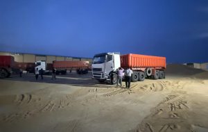 خسارت جزیی به گندم‌های نگهداری شده در مراکز روباز خوزستان در پی بارندگی وطوفان