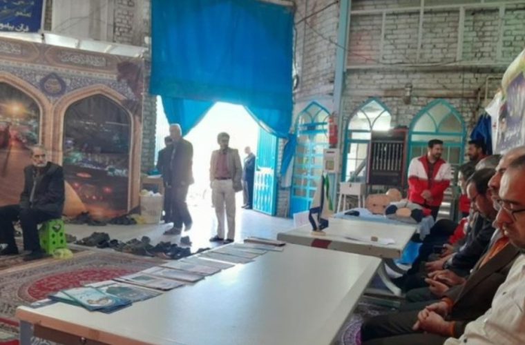 برگزاری میز خدمت منابع آب شهرضا در مصلی این شهرستان