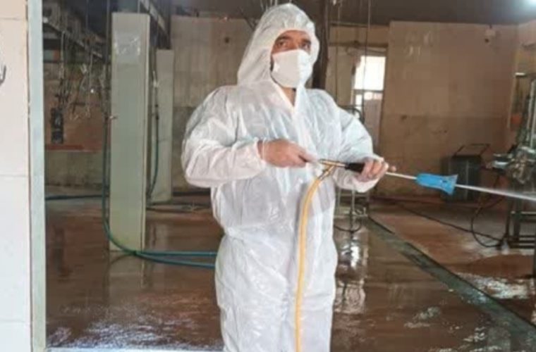 نظارت بهداشتی بر عملیات شستشو، سم پاشی و ضدعفونی کشتارگاه دام شهر داران