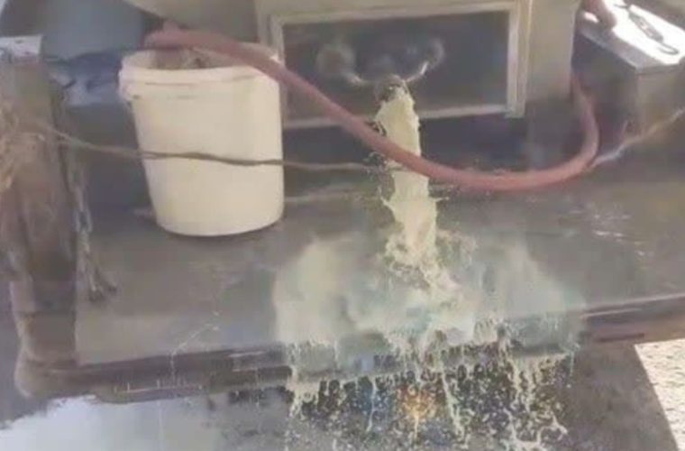 معدوم سازی بیش از ۱۲ هزار کیلوگرم شیرخام در شهرستان خمینی شهر معدوم سازی بیش از ۱۲ هزار کیلوگرم شیرخام در شهرستان خمینی شهر