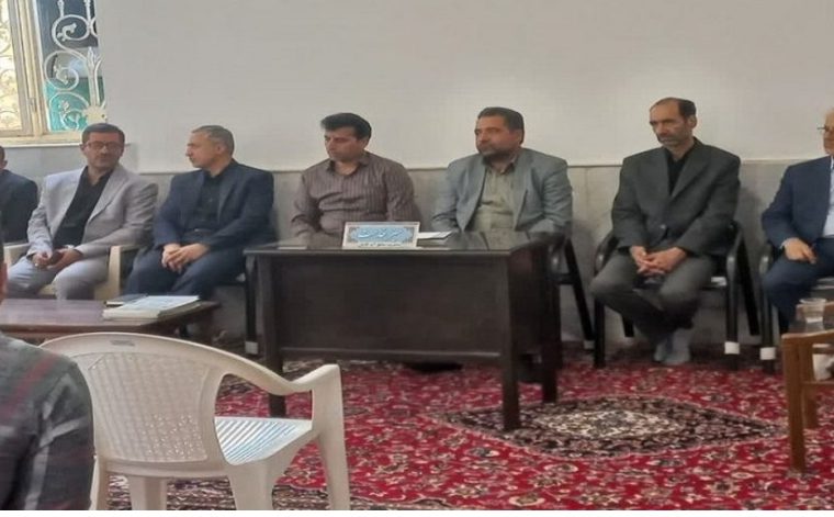 حضور سرپرست مدیریت مخابرات کاشان در میز خدمت دهستان باباافضل