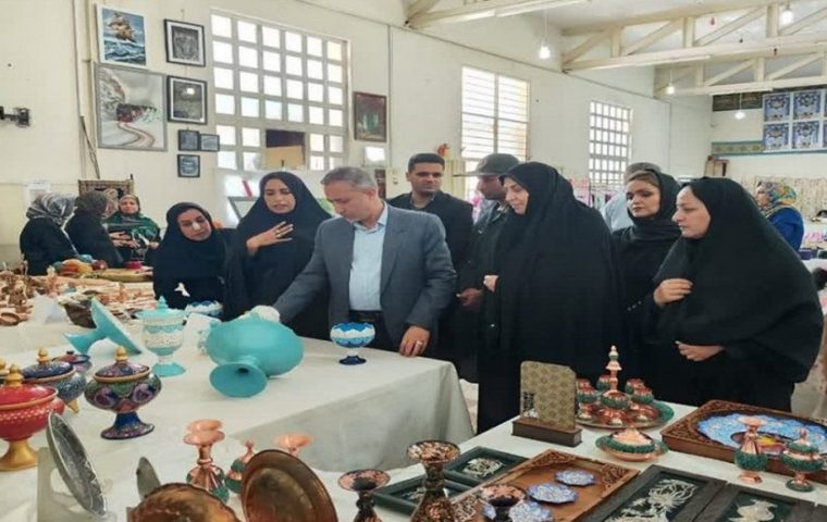 حضور نماینده بانوان مدیریت مخابرات کاشان در افتتاحیه نمایشگاه بانوان کارآفرین