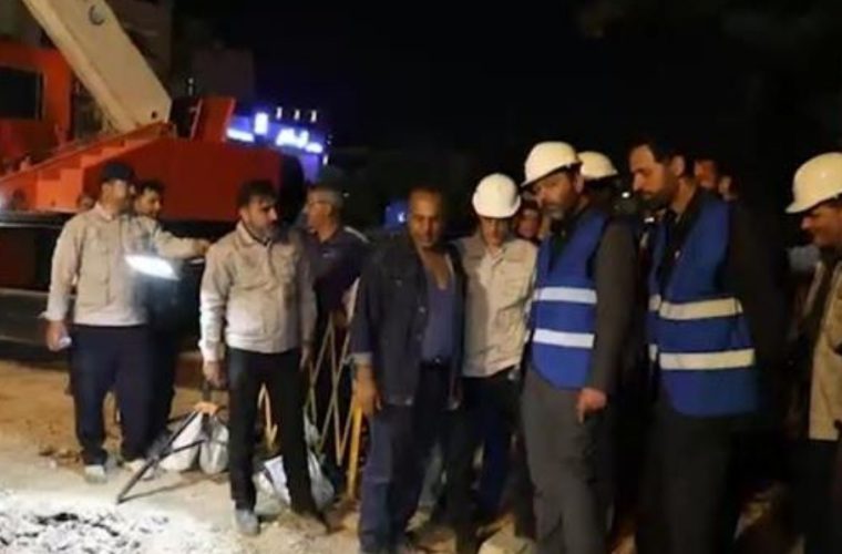 اصلاح شبکه فاضلاب در خیابان پروین اعتصامی منطقه چهار اصفهان