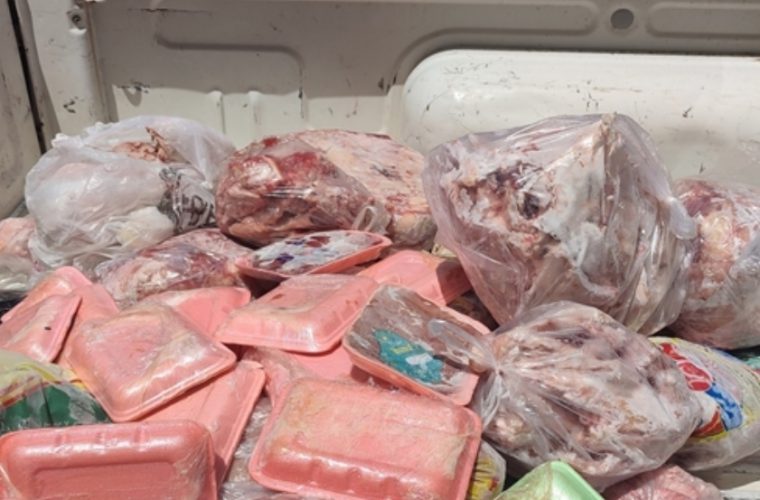 کشف و معدوم سازی ۱۲۲ کیلوگرم مرغ و قطعات مرغ غیر قابل مصرف انسانی در شهرستان اردستان