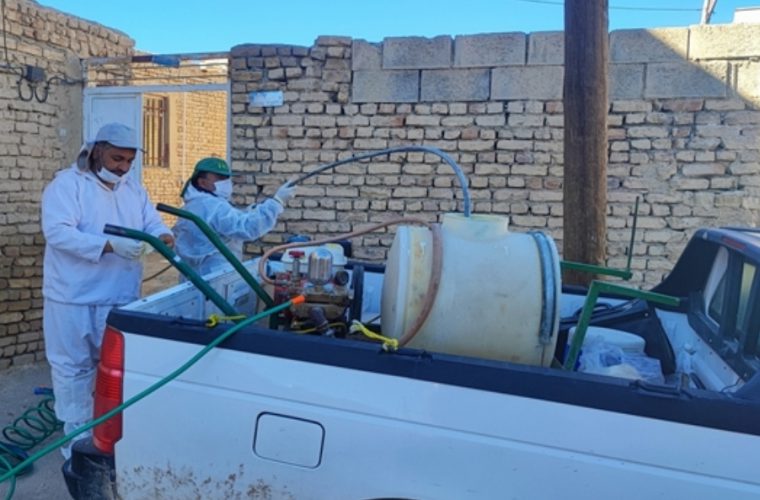 سم پاشی جایگاه های نگهداری دام در ۳۶ روستای شهرستان تیران و کرون