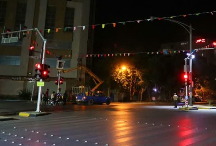 ریسه بندی۱۶۰ کیلومتری معابر و چهارراه های شهر در آستانه عید غدیر خم