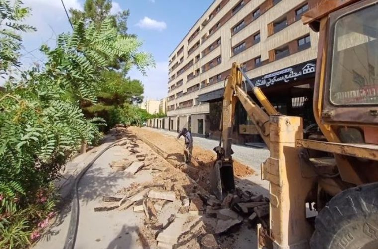 اجرای عملیات توسعه شبکه آبرسانی مجتمع افتخار شهر بهارستان