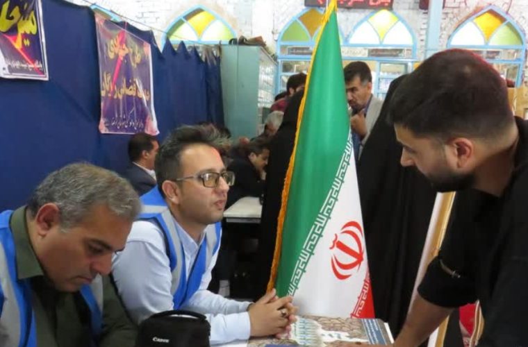 برپایی میز خدمت آبفا شهرضا  در میعادگاه نماز جمعه