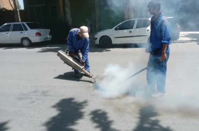 سم پاشی منهول های فاضلاب در منطقه خوانسار