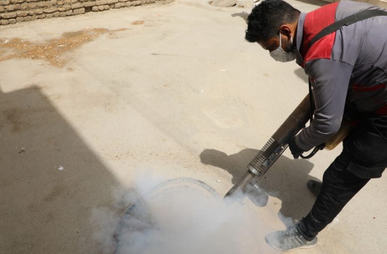 سم پاشی ۲۹۰۰ منهول فاضلاب منطقه فولادشهر سم پاشی ۲۹۰۰ منهول فاضلاب منطقه فولادشهر