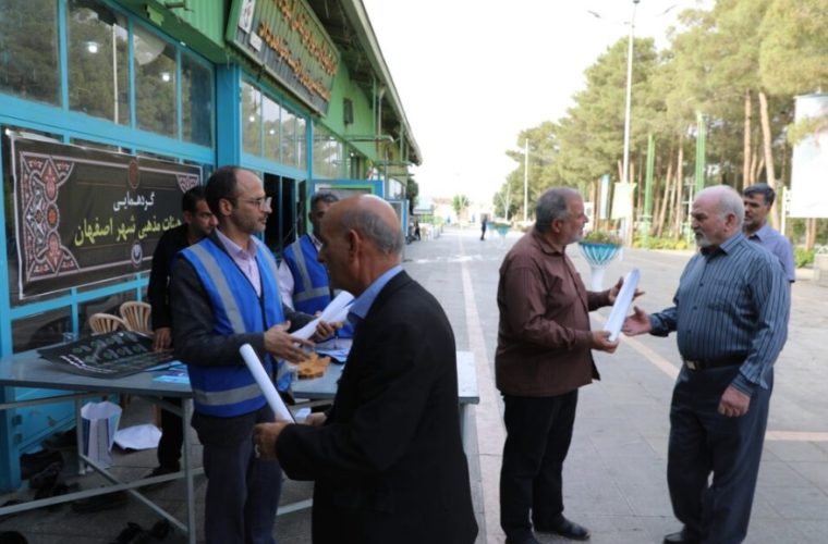 حضور مروجین مصرف بهینه آب در گردهمایی هیات‌های مذهبی در گلستان شهدای اصفهان