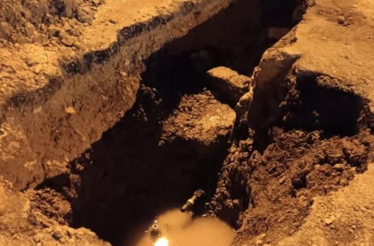 رفع حادثه شکستگی لوله آب شهر دهق رفع حادثه شکستگی لوله آب شهر دهق