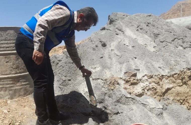 کشف وجمع آوری ۲ فقره انشعاب آب غیرمجاز در سطح شهر وروستای فریدن