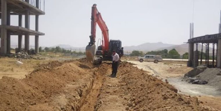 اتمام عملیات لوله گذاری  شبکه آب در مسکن ملی  شهر بوئین میاندشت