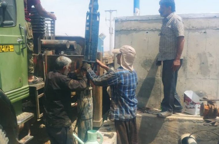 تعویض الکتروپمپ پمپ چاه آب شرب شماره دو مجتمع فمی و متین اباد منطقه بادرود