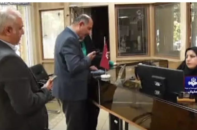 گشت تعزیرات حکومتی با خبرنگار صدا و سیما در دفاتر فروش بلیط هواپیما