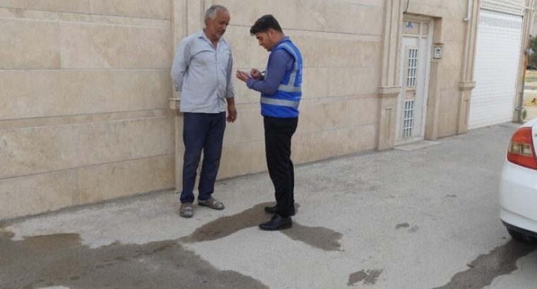 مروجین مصرف آب در سطح شهر دهاقان وگلشن وضعیت مصرف آب را بررسی می کنند