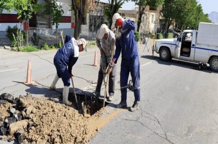 مهار حادثه خط اصلی شبکه توزیع آب در شهرستان دهاقان