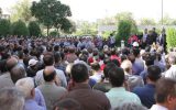 تجمع جمعی از کارکنان شرکت ملی مناطق نفتخیز جنوب در اعتراض به شیوه محاسبه حقوق