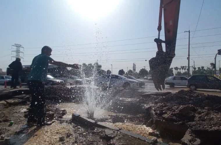 با تلاش گروههای عملیاتی شرکت آب و فاضلاب اهواز  خط انتقال ۶۰۰ میلی‌متر تامین آب کوی ملت تعمیر شد