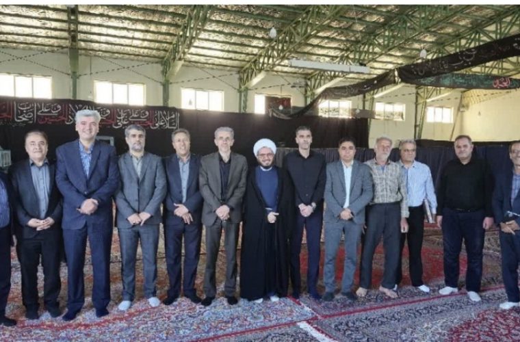 برپایی میز خدمت مخابراتی در نماز جمعه زیباشهر مبارکه