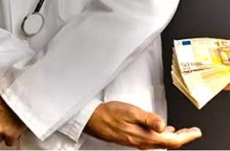 محکومیت پزشک متخلف بابت دریافت وجه اضافی