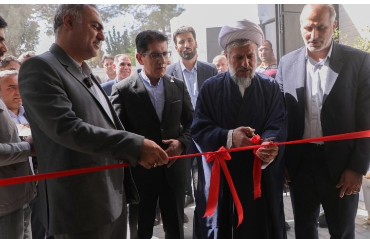 با حضورمدیرانی استانی و شهرستانی استخرسرپوشیده شهرک شهید محمد منتظری افتتاح شد