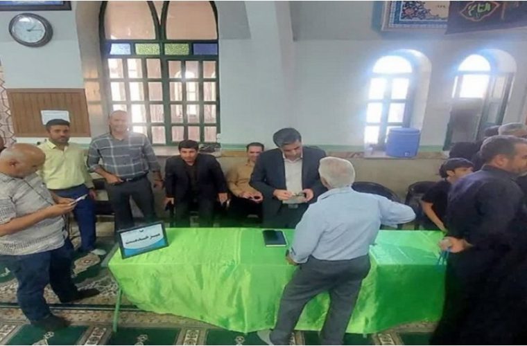 حضور رئیس اداره نظارت و پشتیبانی فنی مخابرات کاشان در میز خدمت