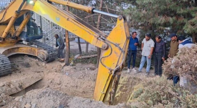 اتصال کلکتور اصلی فاضلاب بزرگراه شهید آقابابایی در منطقه چهار اصفهان