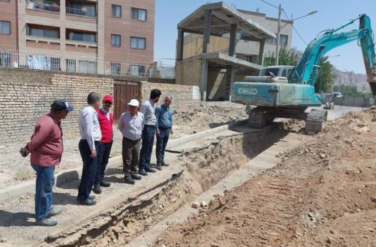 اصلاح ۵۷۰ متر خط انتقال فاضلاب شهرک روشن شهر