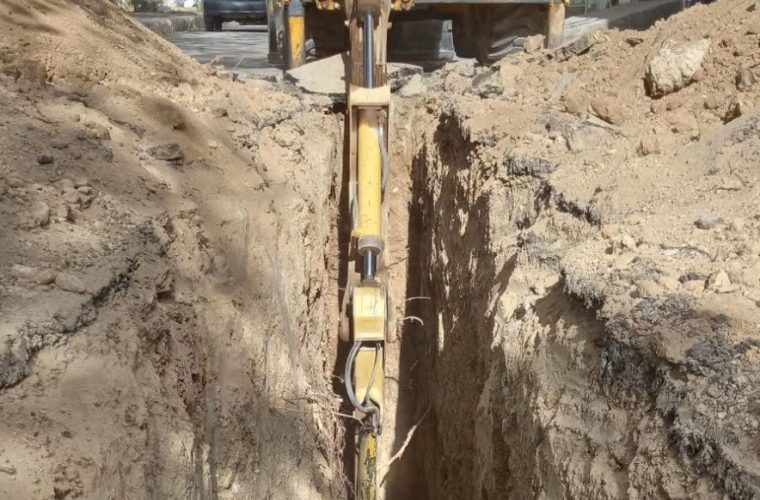 مهار حادثه فاضلاب در عمق ۵ متری در شهر داران