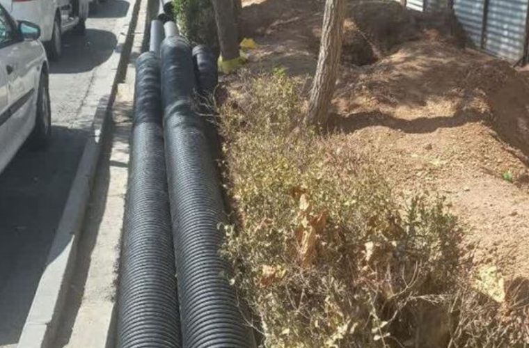 ۳۰  متر توسعه شبکه فاضلاب در خیابان کشاورزی  اصفهان توسط آبفا منطقه دو