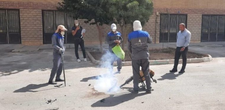 آغاز مرحله دوم عملیات سم پاشی منهول های فاضلاب توسط آبفای منطقه پنج اصفهان