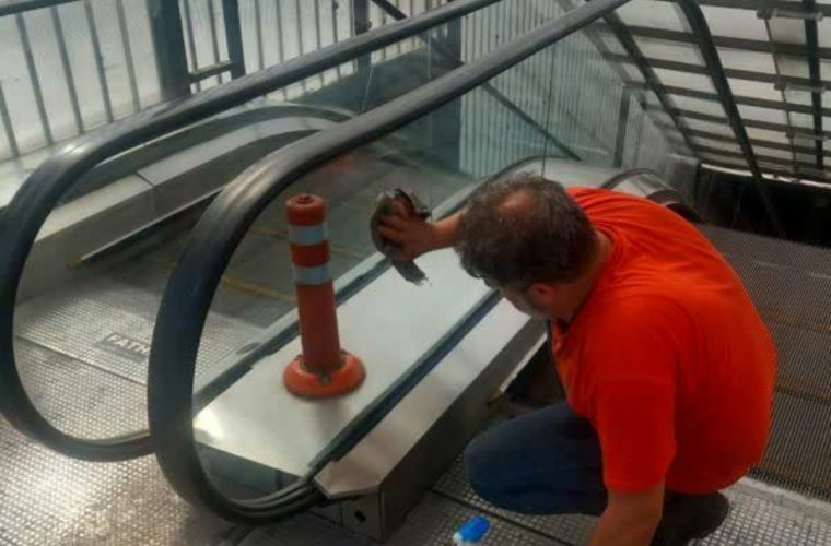 شست‌وشو و نظافت ۲۷ پل عابر پیاده مکانیزه در شهر