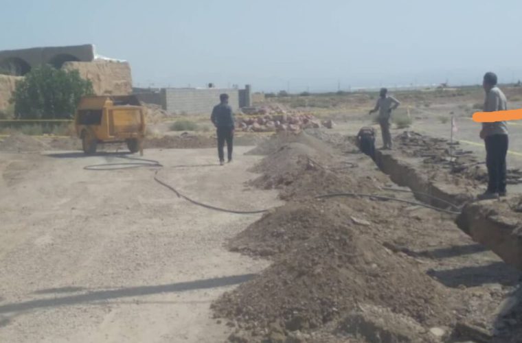 عملیات اصلاح  شبکه و انشعابات آب روستاهای قورتان و اشکهران منطقه ورزنه