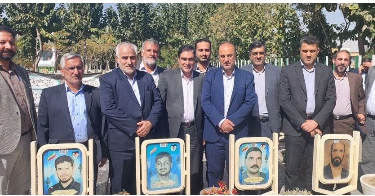 حضور مدیران و کارکنان مخابرات در مراسم بزرگداشت شهید نیلفروشان حضور مدیران و کارکنان مخابرات در مراسم بزرگداشت شهید نیلفروشان