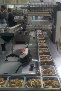 برای نخستین بار ، جان اسنک غذا به سراسرکشور می فرستد