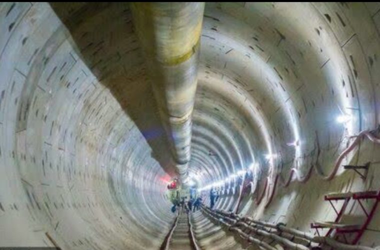 ادامه ریل‌گذاری خط ۲ متروی اصفهان از ایستگاه عاشق اصفهانی به سمت لاله