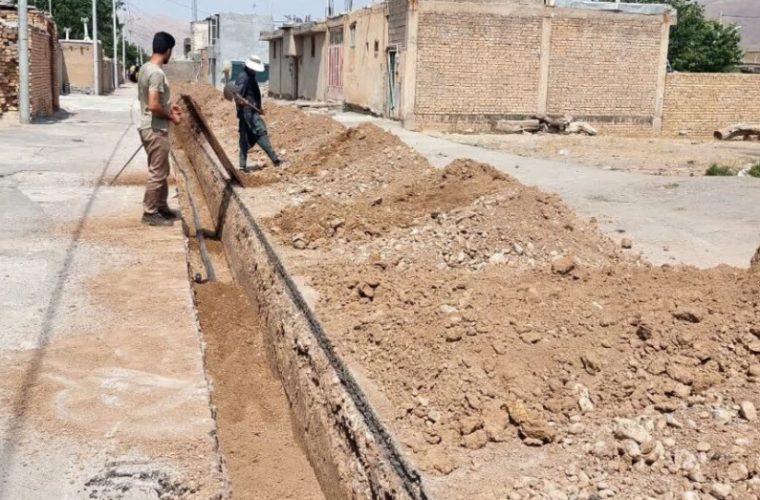 ۳۰۰متر اصلاح شبکه آب و۵۰ فقره استاندارد سازی انشعابات روستای لاریچه دهاقان ۳۰۰متر اصلاح شبکه آب و۵۰ فقره استاندارد سازی انشعابات روستای لاریچه دهاقان