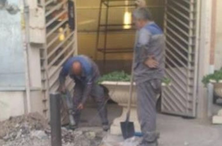 نصب یک دستگاه  تابلوی فشارسنج در منطقه چهار اصفهان