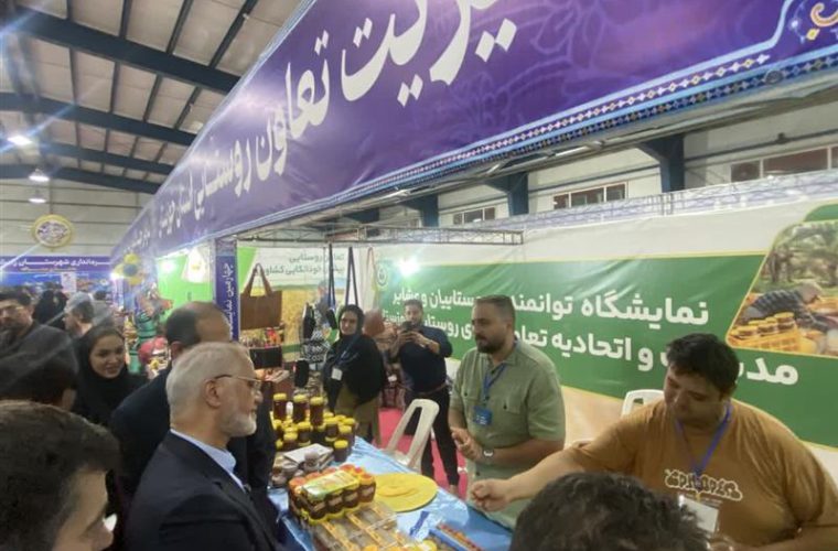 بازدید استاندار خوزستان و معاونین وی از غرفه مدیریت تعاون روستایی خوزستان